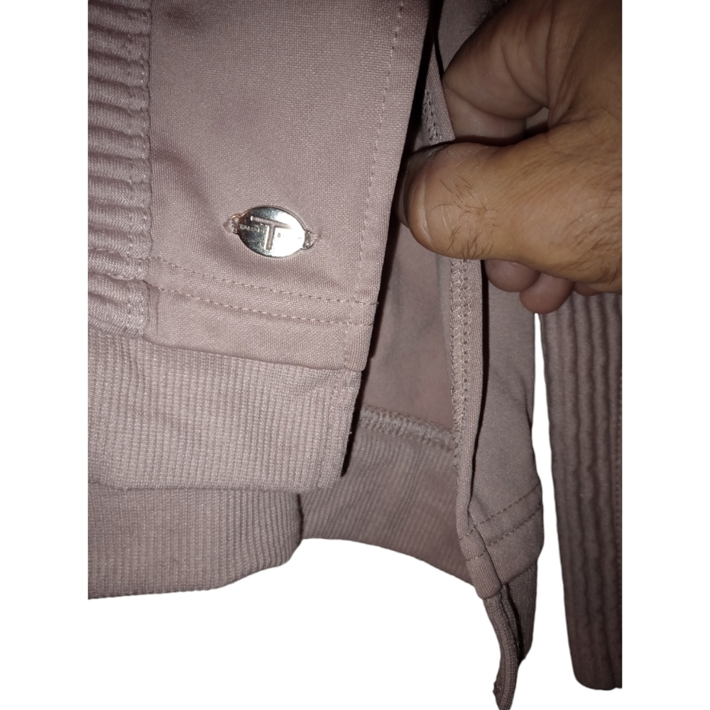 Tahari Sport Turtleneck Ribbed Sweater Mauve Thumbholes Athleisure Streetwear M - Picture 5 of 12